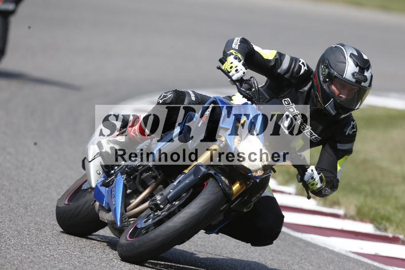 Archiv-2025/49 26.08.2025 Cornu Master School ADR/blau-bleu/0-4